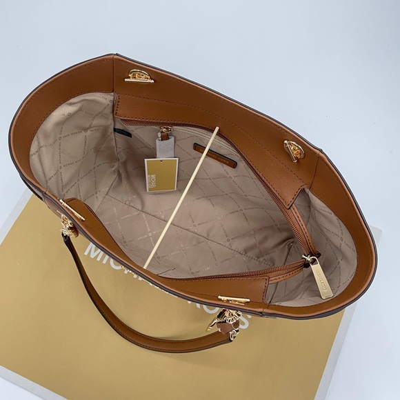 Michael Kors LG Chain Tote & Trifold Wallet - Picture 7 of 13